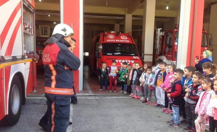 Küçük öğrenciler itfaiyeci oldu