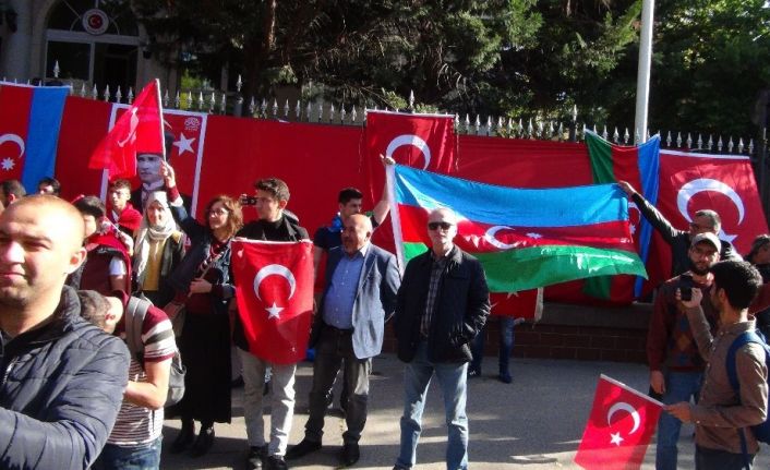 Macaristan’daki Türkler’den YPG/PKK yandaşlarına tepki