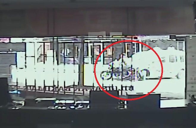 Motosiklet sürücüsünün ayağının koptuğu kazanın görüntüleri ortaya çıktı