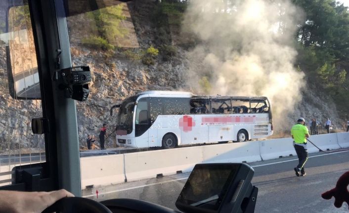 Yolcu otobüsünde yangın çıktı.