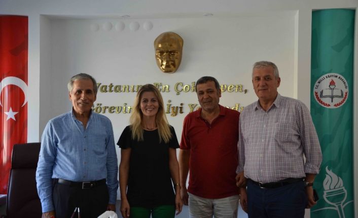 MUTSO’dan öğrencilere kırtasiye yardımı