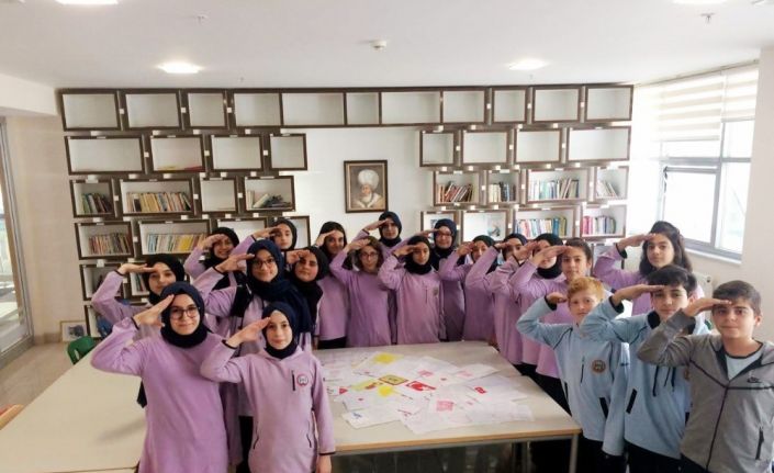 Öğrencilerden Mehmetçiğe moral mektubu