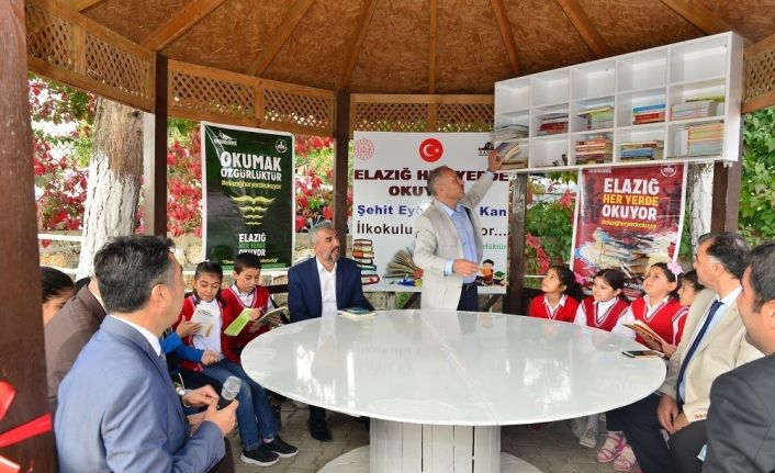 Okul bahçesine okuma alanı