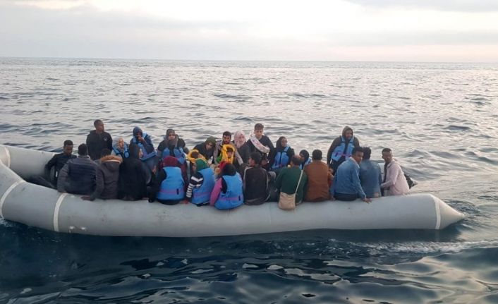 Ölümüne kaçış girişimi devam ediyor, güvenlik güçleri bebekleri kundaklayarak kurtardı