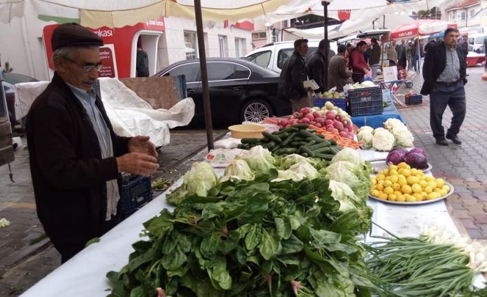 Organik ürünlerin satıldığı pazara ilgi