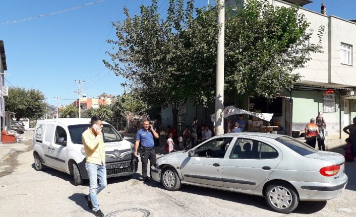 Otomobil ile kamyonet çarpıştı: 1 yaralı