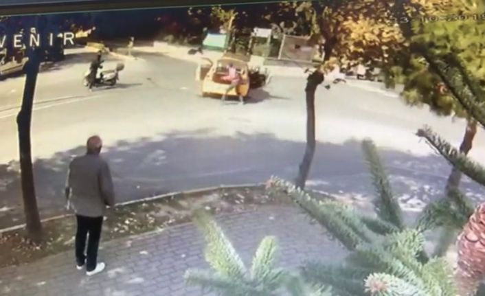 (Özel) Beylikdüzü’nde taksici ile motosikletlinin tekme, tokat ve sopalı kavgası kamerada