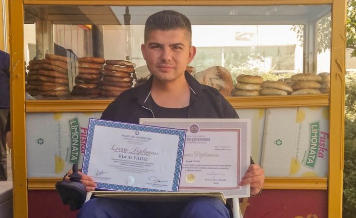 (Özel) Kas hastası Kemal, Cumhurbaşkanı Erdoğan’a yazdığı şiiri okumak istiyor