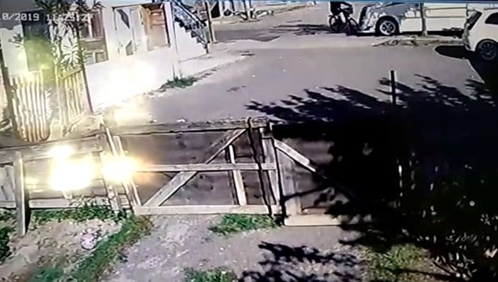 Pendik’te 15 yaşındaki çocuğun kullandığı minibüs bisikletliye çarptı