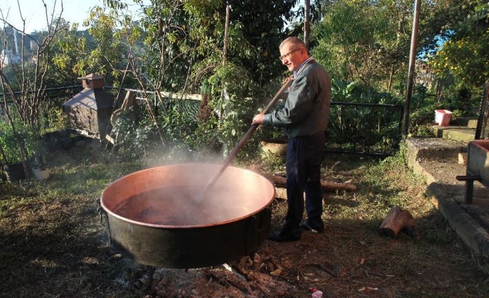 Rize’nin meşhur kokulu üzümü toplandı ve pekmez mesaisi başlandı