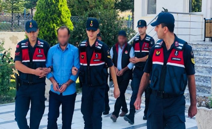 Samanlıkta iğne arar gibi cinayet zanlılarını arayıp buldular