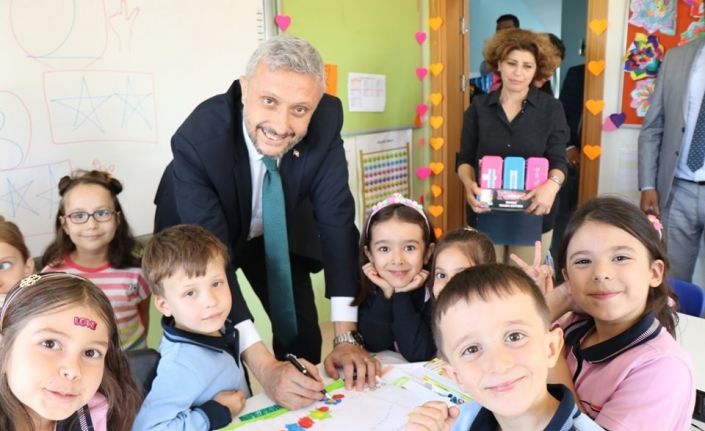 Simav Belediyesi’nden kırtasiye yardımı