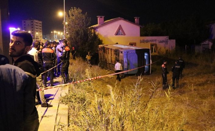 Sivas’ta 1 kişinin öldüğü 1 kişinin yaralandığı korkunç kaza kamerada