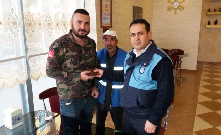 Temizlik işçisi "insanlık ölmemiş" dedirtti