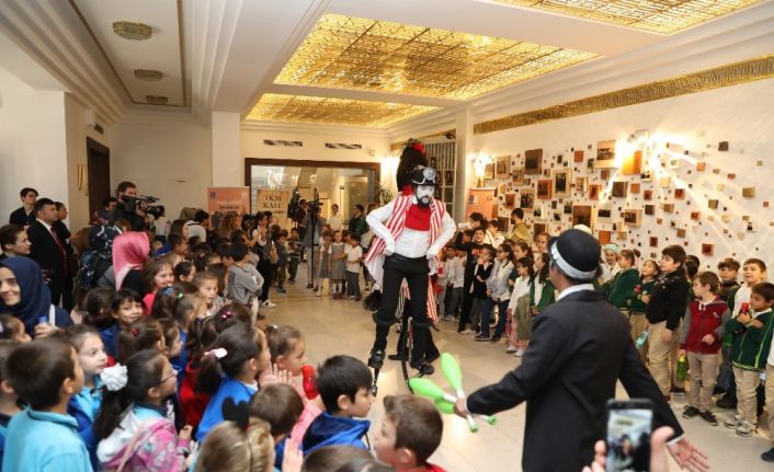 Tiyatronun coşkusu Bursa’yı sardı