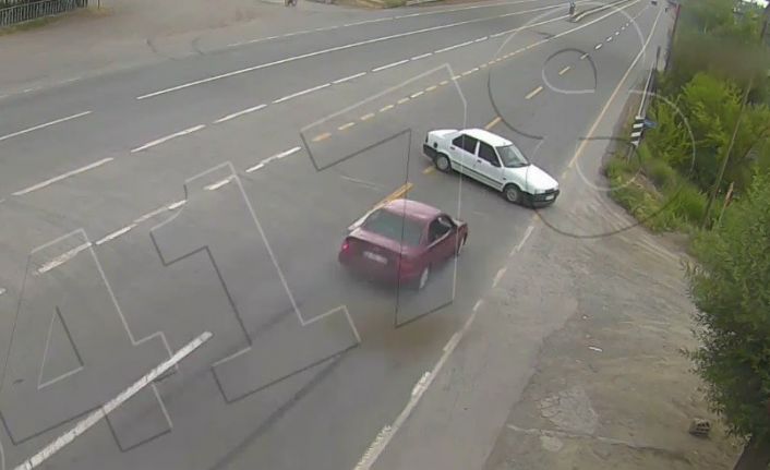 Trafik kazası şehir polis kamerasına yansıdı