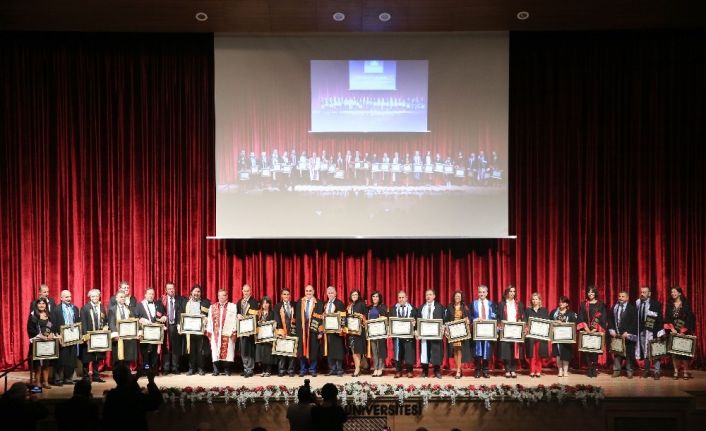 Trakya Üniversitesi’nde, 2019-2020 Akademik Yılı Başarı ve Yükseltme Töreni coşkusu