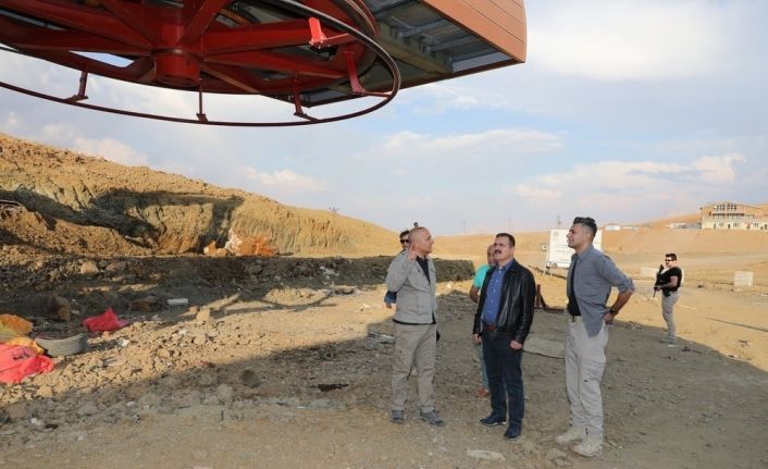 Vali Akbıyık, 2500 rakımlı kayak merkezinde incelemelerde bulundu