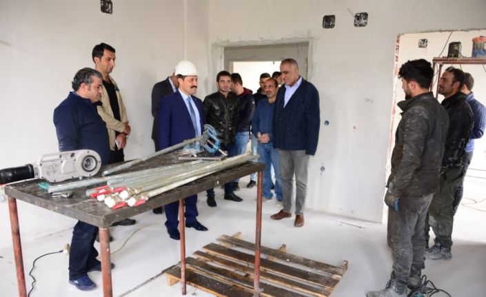 Vali Mustafa Masatlı, yapımı devam eden kamuya ait inşaatlarda incelemede bulundu