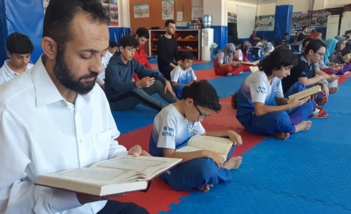 Wushu sporcuları Mehmetçik için Fetih Suresi okudu