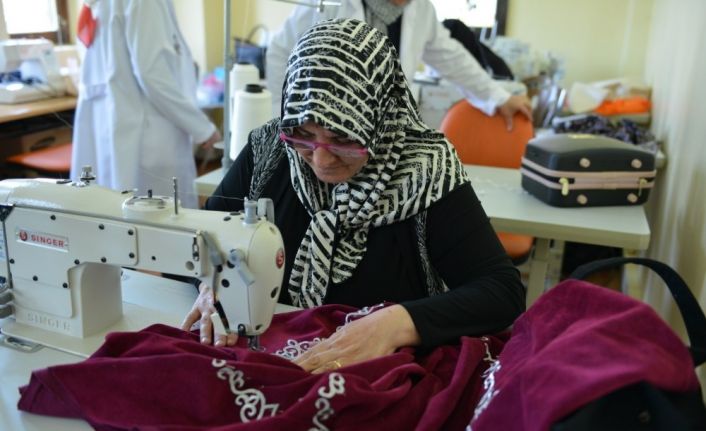 Yakutiye Belediyesi ev hanımlarına nakış öğretecek