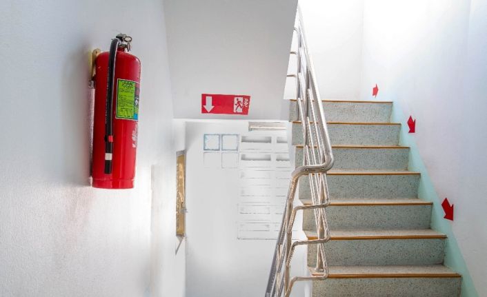 "Yangın merdiveni kapısını kilitli tutmak hayati risklerin yaşanmasına neden oluyor"