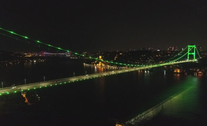 Yeşile bürünen FSM Köprüsü havadan görüntülendi