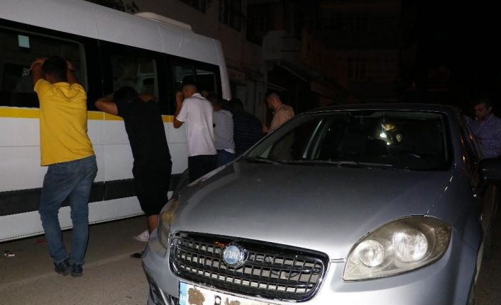 Yüzü maskeli 4 kişi polisten kaçamadı