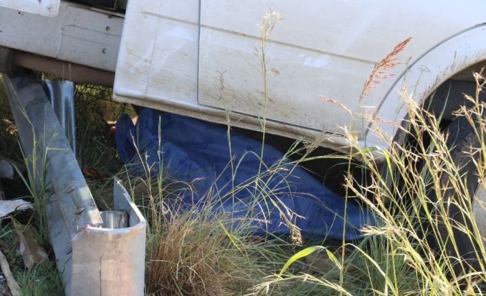 13 yaşındaki çocuk çilek tezgahını açarken kamyonetin altında kaldı