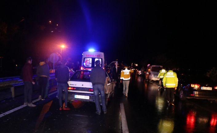 5 otomobil birbirine girdi: 4 yaralı