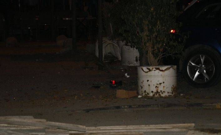 Adana’da sokak ortasında EYP patlatıldı