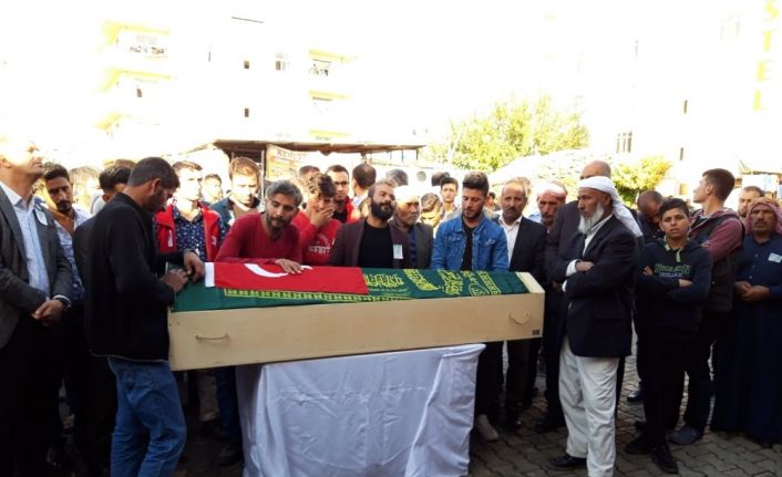 Akçakale’ye atılan roketle şehit olan vatandaş gözyaşlarıyla defnedildi