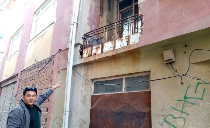 Akıl almaz hırsızlık: Duvara tırmanıp, balkon deliğinden girdi