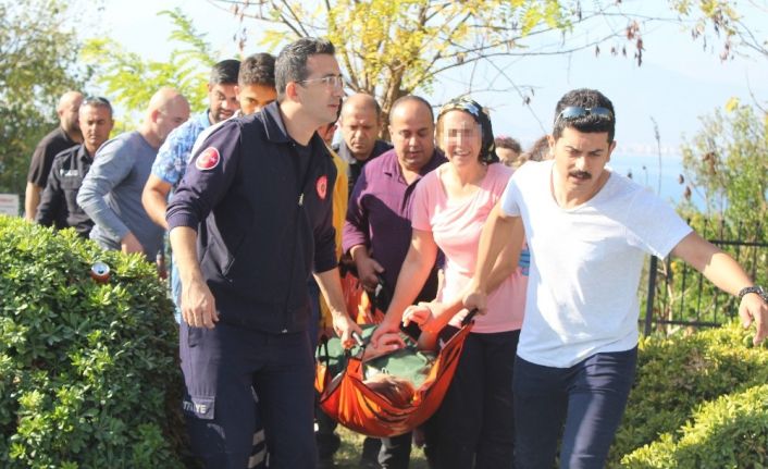 Anne, kızı fenalaşınca intihardan vazgeçti