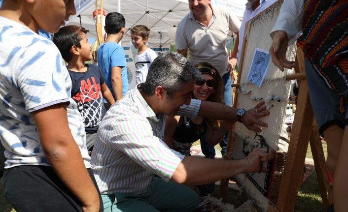 Atatürk ilmek ilmek halıya işlendi