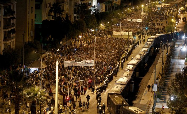 Atina’da olaylı gece