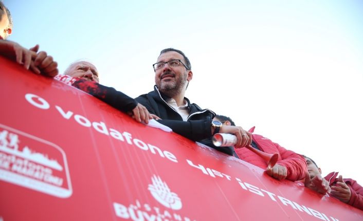 Bakan Kasapoğlu, maratonun startını 21 şampiyonla verdi