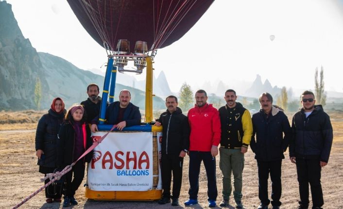 Bakan Varank, Türkiye’nin ilk yerli balonu ile Kapadokya’da uçtu