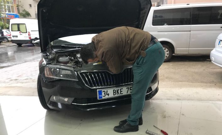 Belediye başkanı çakarları söktürüp, sosyal medyada paylaştı