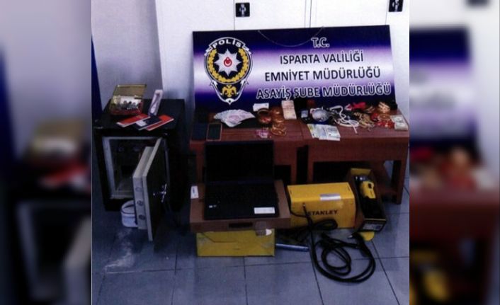 Çaldıkları çelik kasayı açmak için çalıntı parayla kaynak makinesi ve spiral aldılar