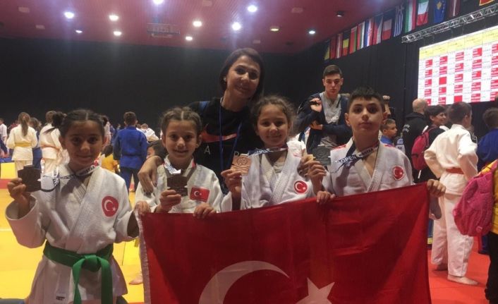 Düzceli Judocular 9 madalya ile yurda döndü
