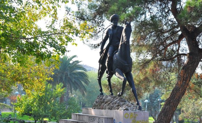 Fatih Sultan Mehmet’in heykeline büyük ayıp