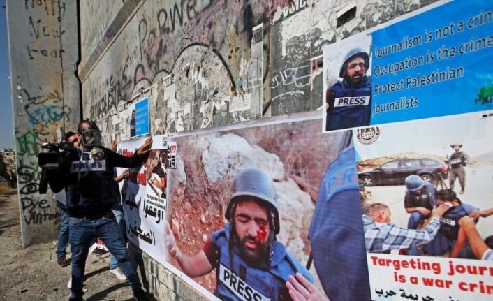 Filistinlilerden İsrail saldırısında gözünü kaybeden gazeteciye destek yürüyüşü