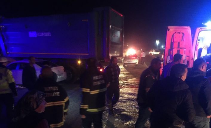 Hatay’da tır ile otomobil çarpıştı: 5 yaralı