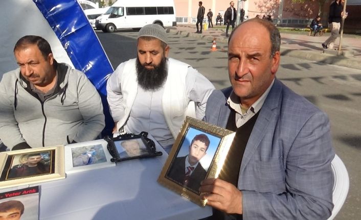 HDP önündeki ailelerin evlat nöbeti 2’nci ayına girdi