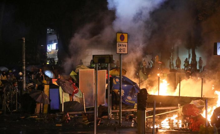 Hong Kong protestolarında tansiyon yükseliyor