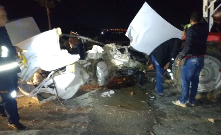 Hurdaya dönen otomobilden yaralı kurtuldu