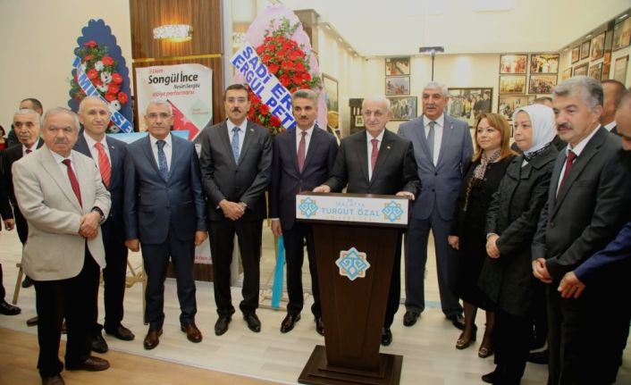 İsmail Kahraman’a fahri doktora unvanı verildi