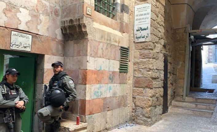 İsrail güçleri Kudüs’teki yetim okulu ve eğitim müdürlüğü binasını bastı