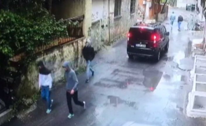 İstanbul’da güpegündüz evlere dadanan hırsızlar kamerada